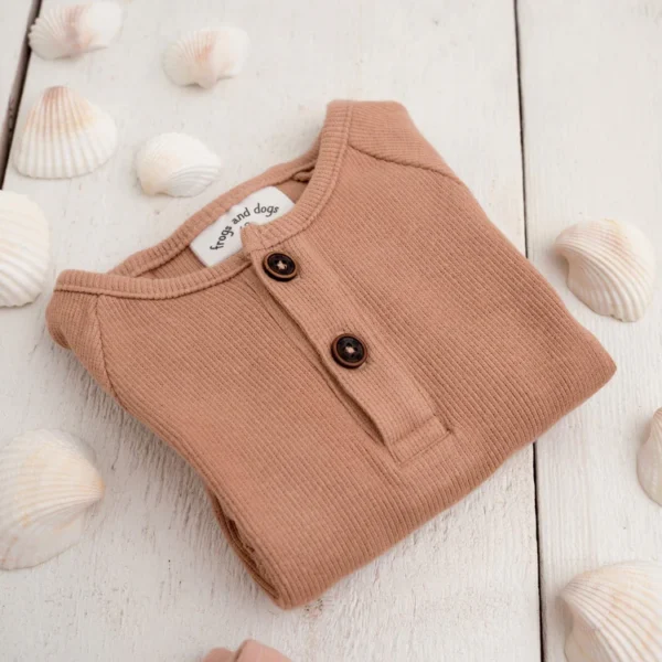 Frogs and Dogs, romper biscuit, beach collectie, drukknoopjes, rib