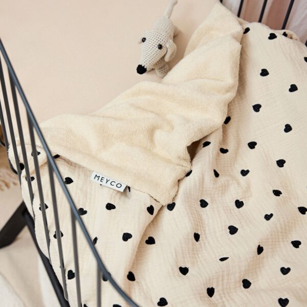 Deken hydrofiel met badstof achterzijde, borduur, hartjes, off white, zwart, Meyco, Sweet heart, baby, wieg, kinderwagen